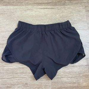 black lululemon shorts